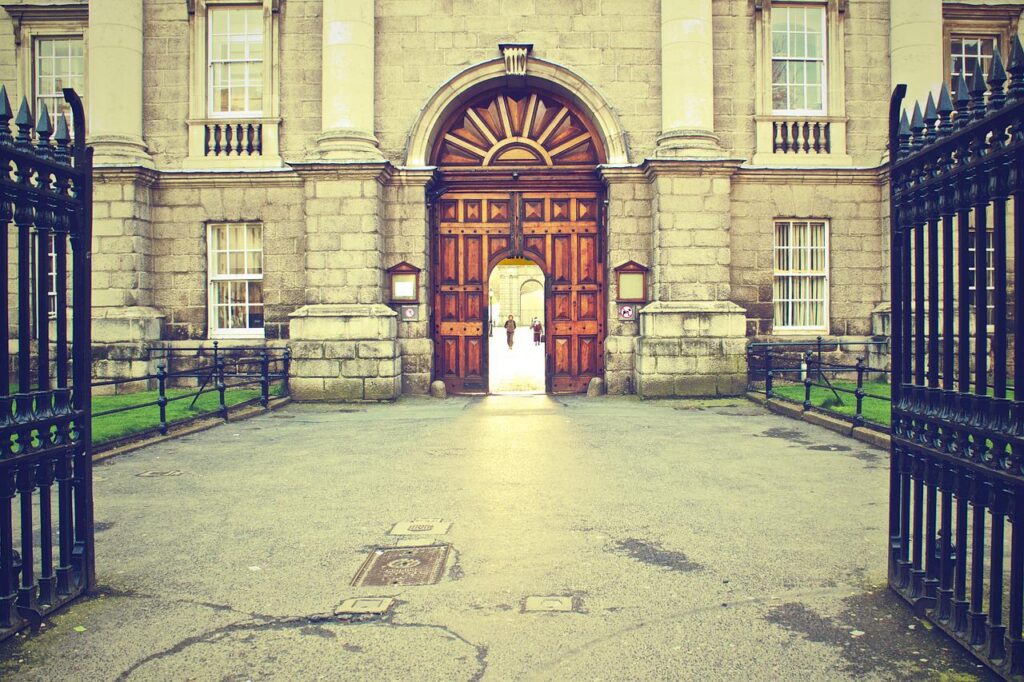 trinity college g806fe2dd6 1280